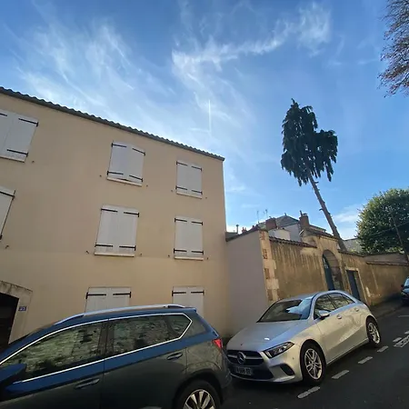 Le Girouard - Center - Private Parking - Wifi, Netflix * 普瓦捷