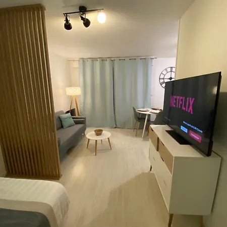 Lejlighed Le Girouard - Center - Private Parking - Wifi, Netflix